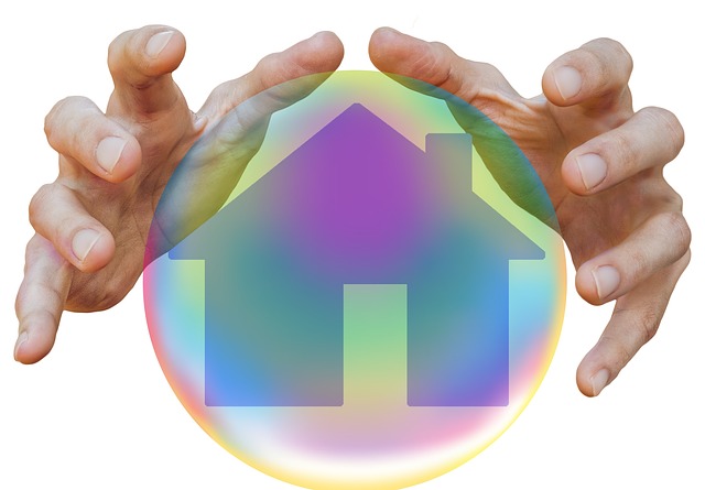 ruce, dům v bublině